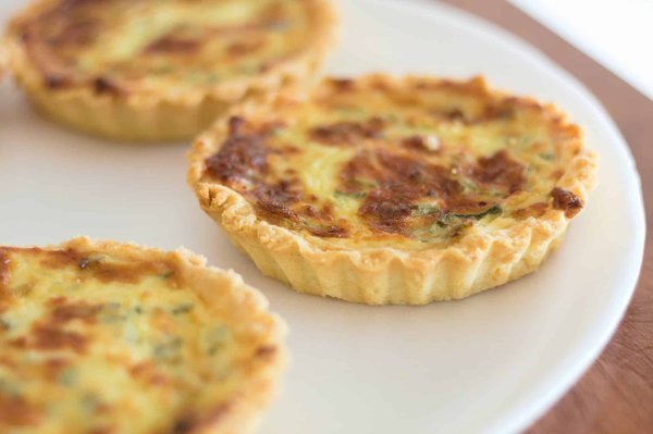 Comment préparer une quiche aux champignons et fromage bleu?